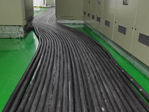 六盘水如何根据理论计算公式计算温度对特定电压测量结果的影响？